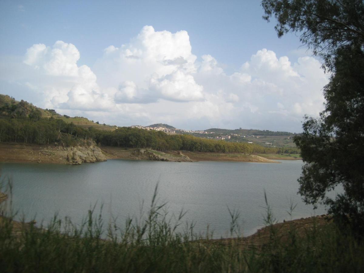 Oasi Del Lago Regalbuto Kültér fotó