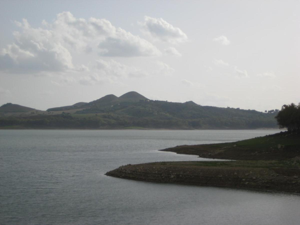Oasi Del Lago Regalbuto Kültér fotó
