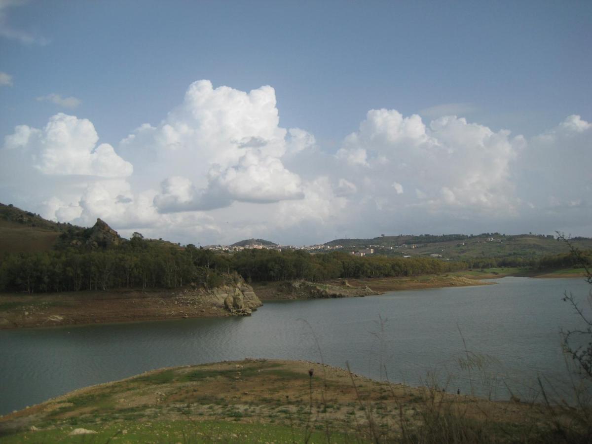 Oasi Del Lago Regalbuto Kültér fotó